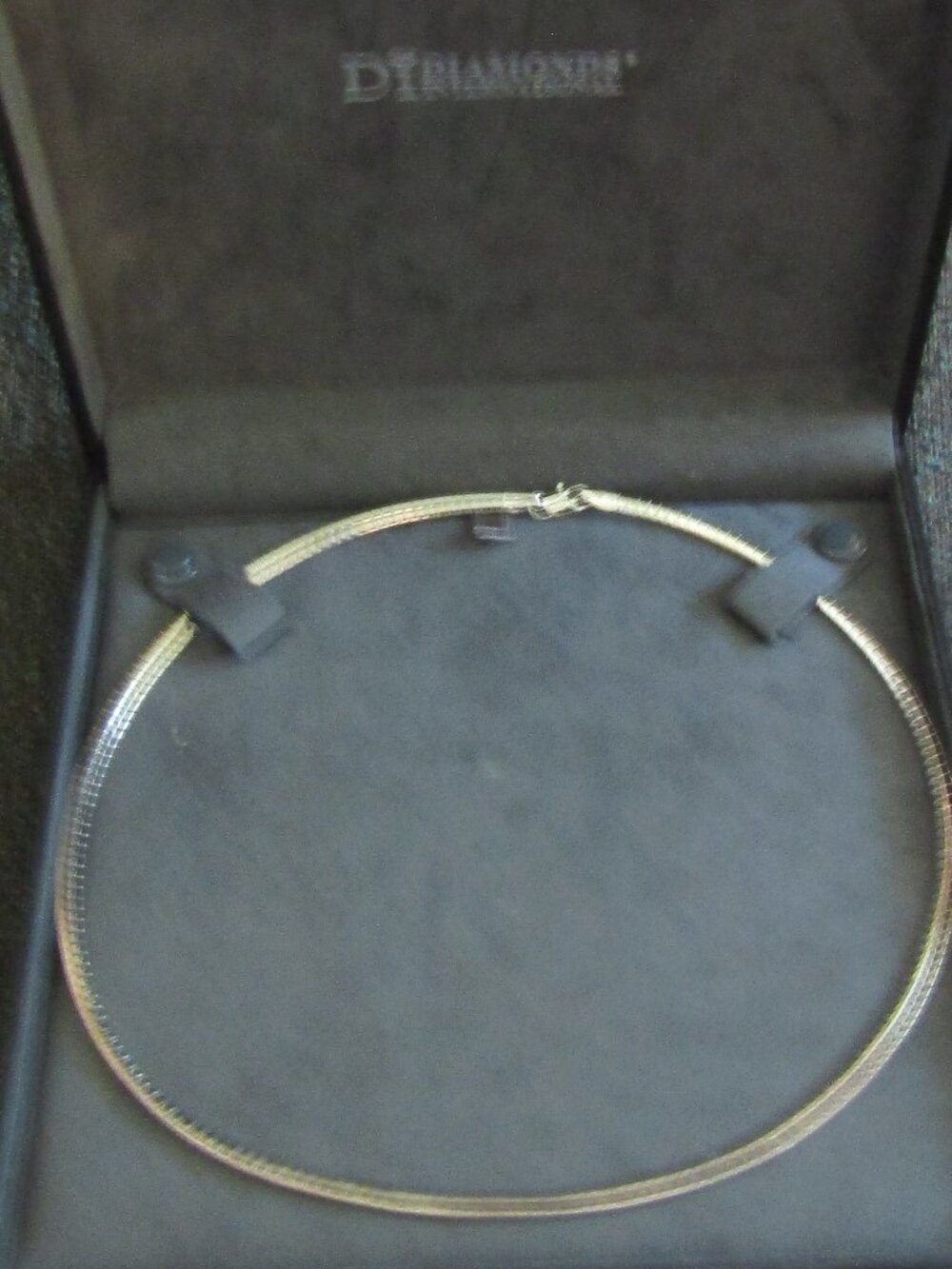 New in Box DIAMONDS INTERNATION Silver Tone CHOKER NECKLACE 6" Circumference